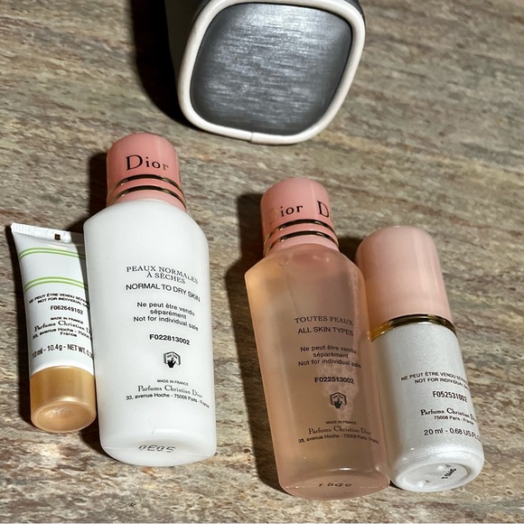 New Christian Dior 4-piece skincare bundle set with cosmetic bag - Picture 13 of 16